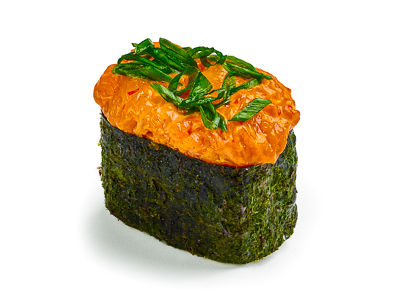 Гункан с лососем спайс